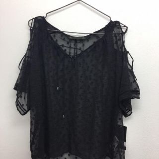 ザラ(ZARA)の編み上げシフォンドットブラウス　ブラック　XSサイズ　ZARA　レディース(シャツ/ブラウス(半袖/袖なし))