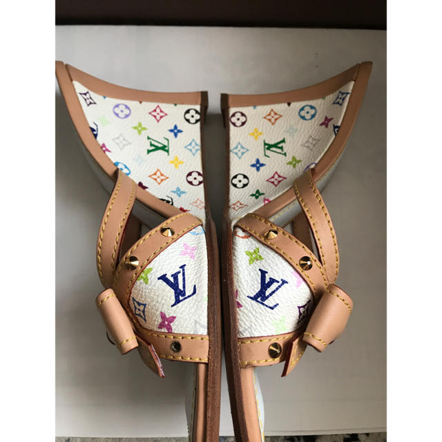 LOUIS VUITTON(ルイヴィトン)の美品　ルイヴィトン  マルチカラー　ウェッジソール　リボン　サンダル　35.5 レディースの靴/シューズ(サンダル)の商品写真