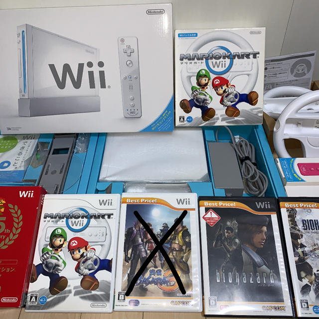 Wii(ウィー)の【動作確認済】Wii 任天堂 本体 ソフト7本 Wiiハンドル ワイヤレス充電 エンタメ/ホビーのゲームソフト/ゲーム機本体(家庭用ゲーム機本体)の商品写真