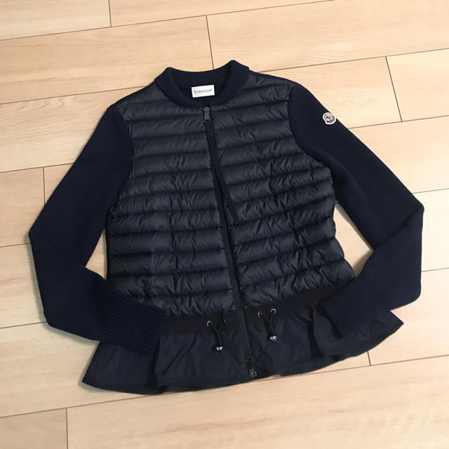 MONCLER - MONCLERモンクレール ペプラムニットダウンカーディガン／Sサイズ新品同様！