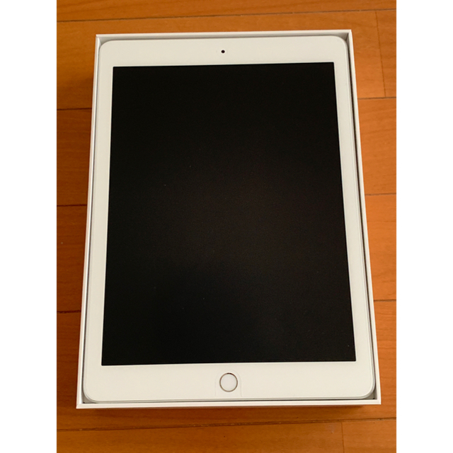 iPad(第6世代) 32GB wifiモデル シルバー / ケース＆フィルム付iPad