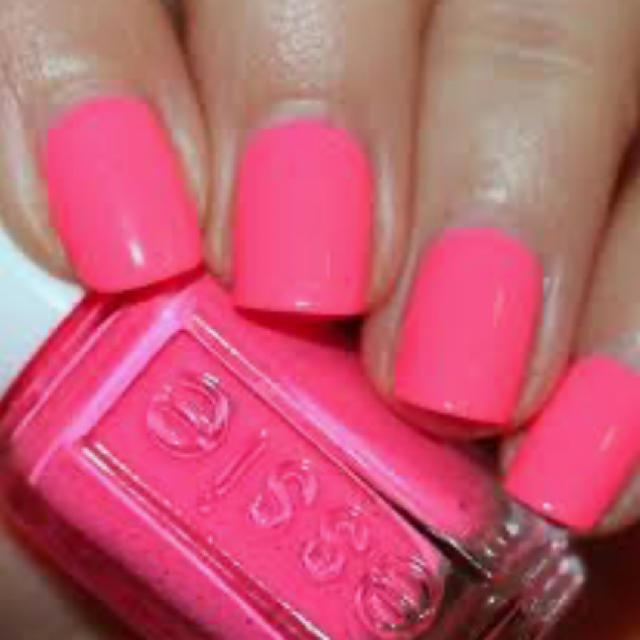 Essie(エッシー)の★SALE★新品◆ネイル★essie #694 punchy pink☆エッシー コスメ/美容のネイル(マニキュア)の商品写真