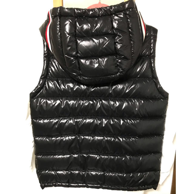 MONCLER(モンクレール)のモンクレール ダウンベスト LANOUX 国内正規品　美品 メンズのジャケット/アウター(ダウンベスト)の商品写真