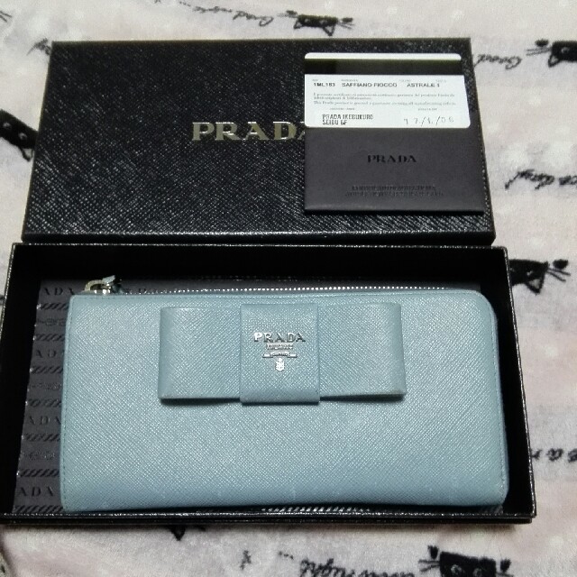 値下げ！PRADA　リボン長財布