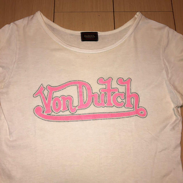 Von Dutch(ボンダッチ)のVon Dutch(ボンダッチ)ピンク✖️シルバーロゴTシャツ レディースのトップス(Tシャツ(半袖/袖なし))の商品写真