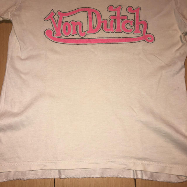 Von Dutch(ボンダッチ)のVon Dutch(ボンダッチ)ピンク✖️シルバーロゴTシャツ レディースのトップス(Tシャツ(半袖/袖なし))の商品写真