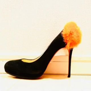 クリスチャンルブタン(Christian Louboutin)のルブタン黒オレンジファーパンプスChristianLouboutinバックスキン(ハイヒール/パンプス)