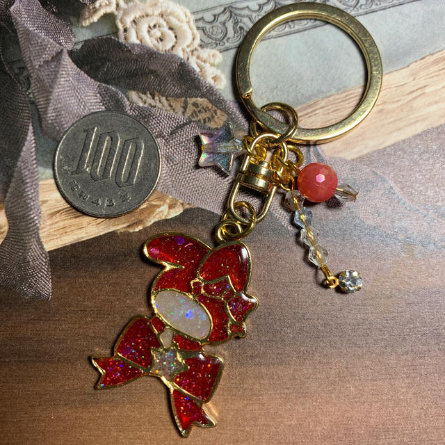 可愛いキーホルダー チャーム 赤色のリボン の通販 By Love フォロー割引等あります ラクマ 可愛いキーホルダー チャーム 赤色のリボン の通販 By Love フォロー割引等あります ラクマ
