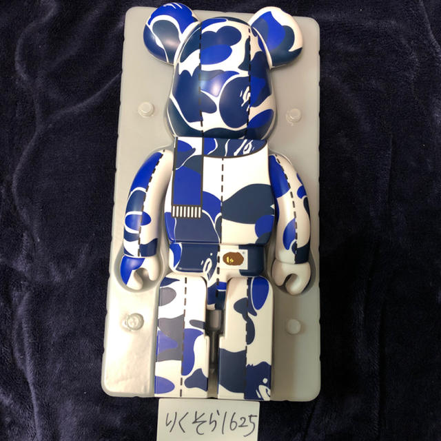 MEDICOM TOY(メディコムトイ)のBE@RBRICK ベアブリック BAPE PLAY 400% BLUECAMO エンタメ/ホビーのフィギュア(その他)の商品写真