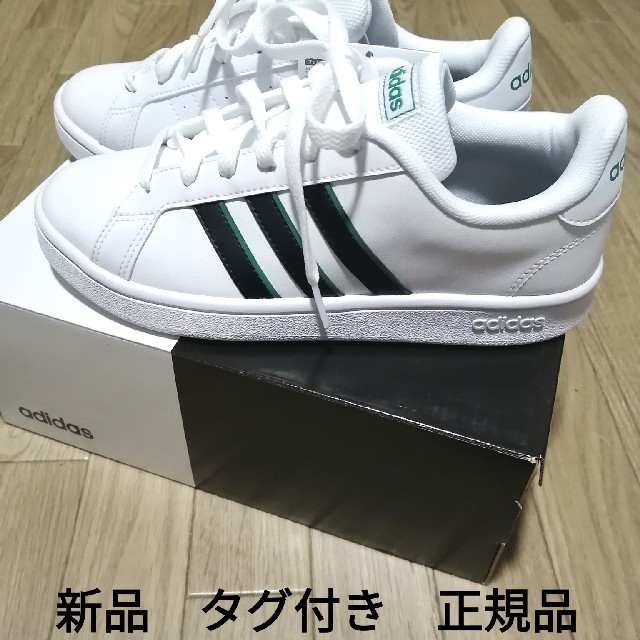 adidas(アディダス)の新品　adidas　スニーカー　BLACK×GREEN レディースの靴/シューズ(スニーカー)の商品写真