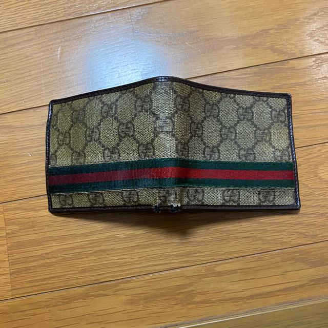 Gucci(グッチ)のグッチ　２つ折り財布　スプリーム柄 メンズのファッション小物(折り財布)の商品写真