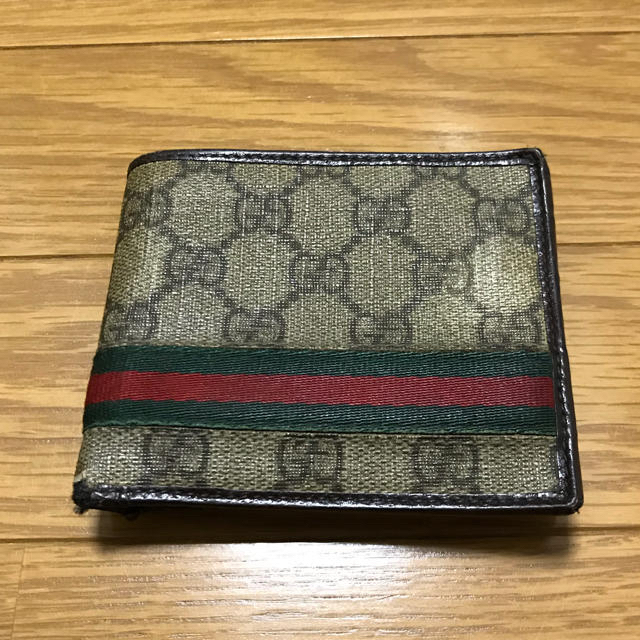 Gucci(グッチ)のグッチ　２つ折り財布　スプリーム柄 メンズのファッション小物(折り財布)の商品写真