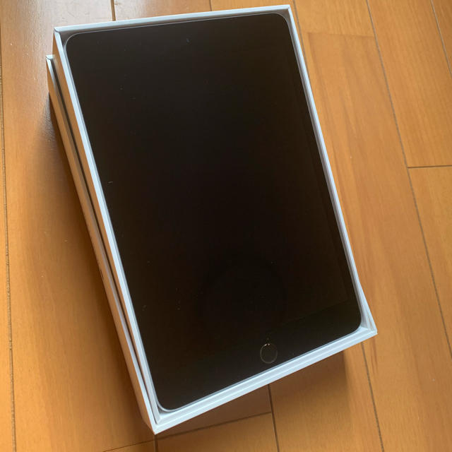 Apple(アップル)のiPad mini 4 WiFiモデル　128GB 専用です スマホ/家電/カメラのPC/タブレット(タブレット)の商品写真