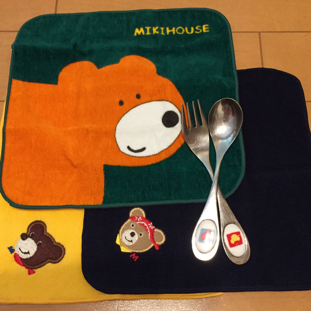 mikihouse(ミキハウス)のミキハウスのタオルハンカチとスプーンとフォークのセット キッズ/ベビー/マタニティの授乳/お食事用品(スプーン/フォーク)の商品写真