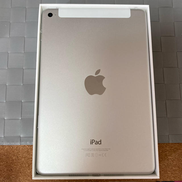 Apple(アップル)のiPad Mini 4 シルバー 16gb SIMフリー スマホ/家電/カメラのPC/タブレット(タブレット)の商品写真