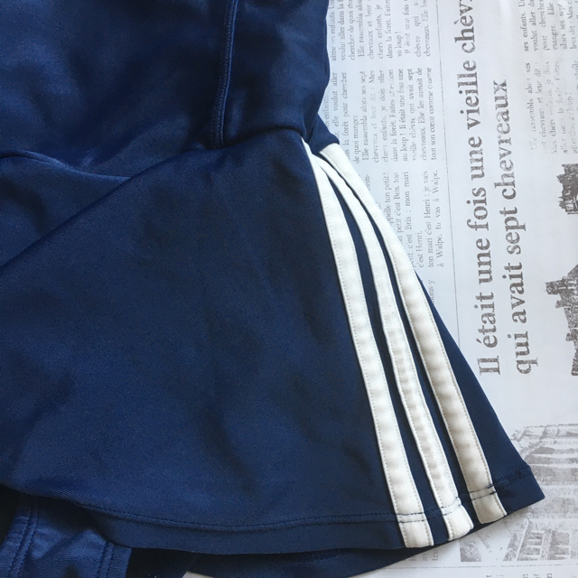 adidas(アディダス)のアディダス  adidas 水着　130センチ キッズ/ベビー/マタニティのキッズ服女の子用(90cm~)(水着)の商品写真