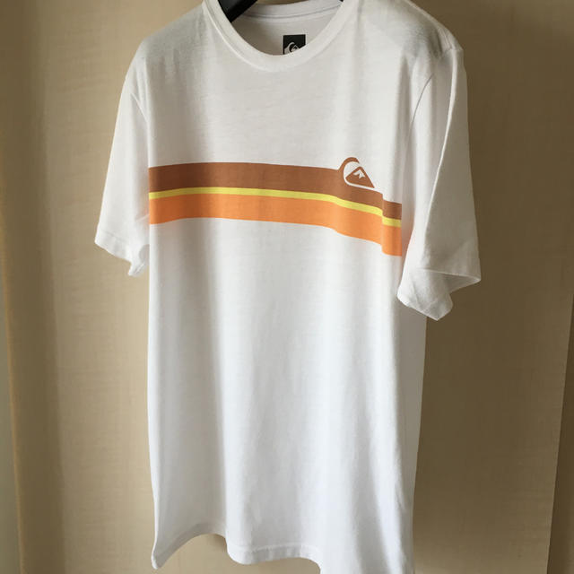QUIKSILVER(クイックシルバー)のクイックシルバー　tシャツ  M ホワイト  メンズのトップス(Tシャツ/カットソー(半袖/袖なし))の商品写真