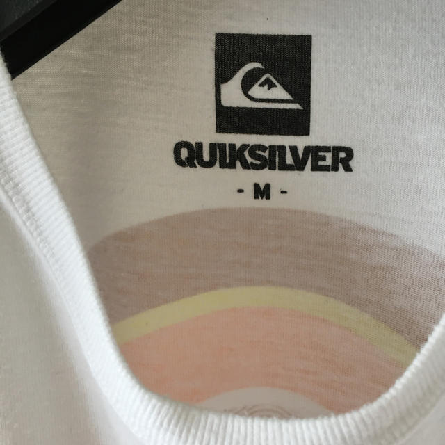 QUIKSILVER(クイックシルバー)のクイックシルバー　tシャツ  M ホワイト  メンズのトップス(Tシャツ/カットソー(半袖/袖なし))の商品写真