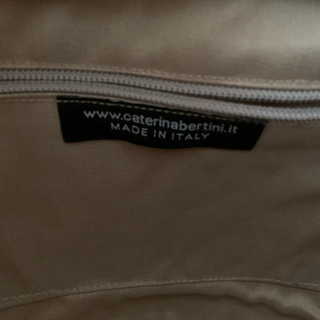 TOMORROWLAND(トゥモローランド)のカテリーナ ベルティーニ ハンドルスタッズバッグ レディースのバッグ(かごバッグ/ストローバッグ)の商品写真