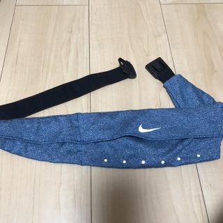 ナイキ(NIKE)のNIKEウエストポーチ  ランニング　ネイビー(ウエストポーチ)