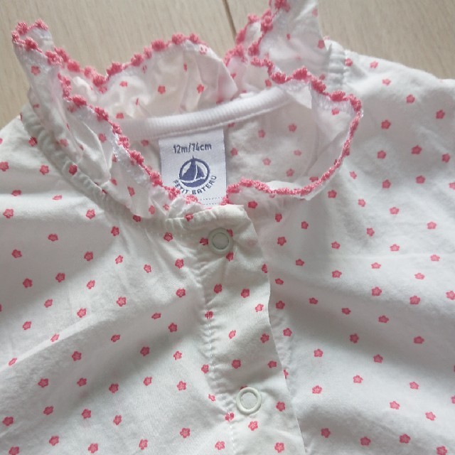 PETIT BATEAU(プチバトー)の【PETIT BATEAU】プチバトー 小花柄 ロンパース キッズ/ベビー/マタニティのベビー服(~85cm)(ロンパース)の商品写真