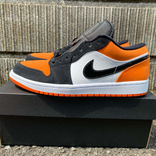 NIKE(ナイキ)のNIKE AIR JORDAN1 LOW SHATTERED BACKBOARD メンズの靴/シューズ(スニーカー)の商品写真