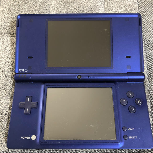 ニンテンドーDS(ニンテンドーDS)の任天堂DSi（メタリックブルー）本体 エンタメ/ホビーのゲームソフト/ゲーム機本体(携帯用ゲーム機本体)の商品写真