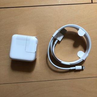 アイパッド(iPad)のiPad 純正 充電器coco様専用(バッテリー/充電器)