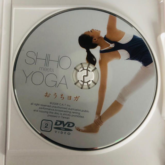 おうちヨガ ＳＨＩＨＯ　ｍｅｅｔｓ　ＹＯＧＡ　DVD エンタメ/ホビーのDVD/ブルーレイ(スポーツ/フィットネス)の商品写真