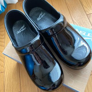 ダンスコ(dansko)のダンスコ プロフェッショナル パテント 黒 サイズ38(ローファー/革靴)