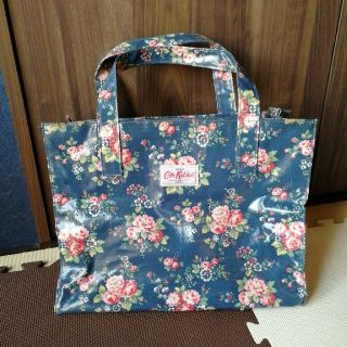 キャスキッドソン(Cath Kidston)のCath Kidston　トートバッグ　花柄　ファスナー付き　(トートバッグ)