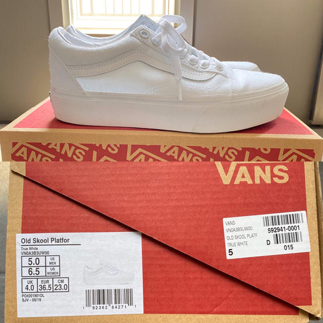 VANS(ヴァンズ)のVANS 厚底　Old Skool Platfor レディース　23.0 レディースの靴/シューズ(スニーカー)の商品写真