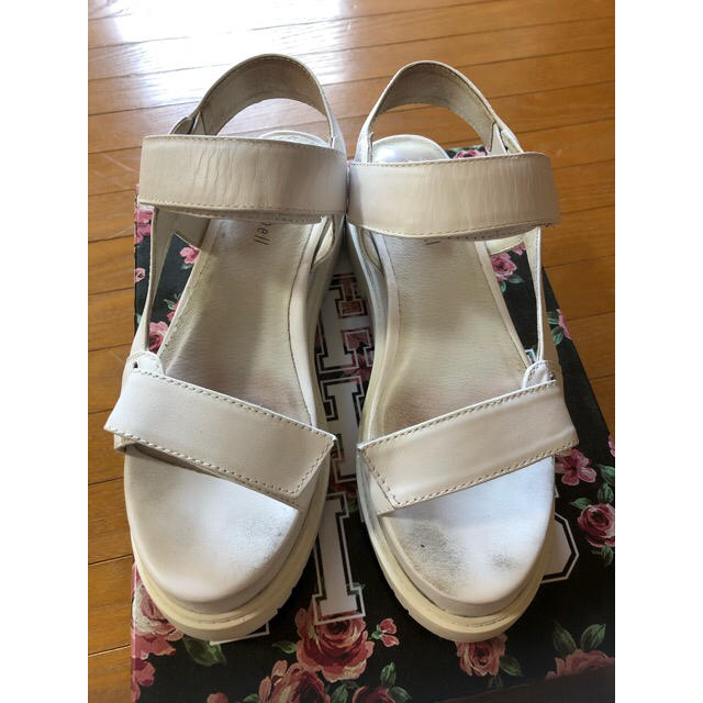 JEFFREY CAMPBELL(ジェフリーキャンベル)の 【you様専用】Jeffrey Campbell サンダル　白　23.5〜24 レディースの靴/シューズ(サンダル)の商品写真