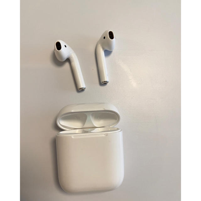 Apple(アップル)のAirpods 第一世代 スマホ/家電/カメラのオーディオ機器(ヘッドフォン/イヤフォン)の商品写真