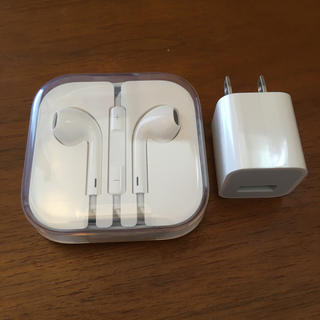 アップル(Apple)のapple 純正5w充電器、イヤホン(ヘッドフォン/イヤフォン)