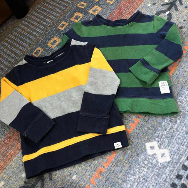 GAP(ギャップ)のGAP ロンT2枚セット キッズ/ベビー/マタニティのキッズ服男の子用(90cm~)(Tシャツ/カットソー)の商品写真