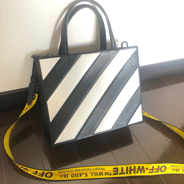 OFF-WHITE(オフホワイト)の貞吉さん専用OFF-WHITE 2WAY ショルダーバッグ ブラック 黒 レディースのバッグ(ショルダーバッグ)の商品写真