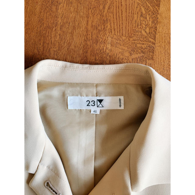 23区(ニジュウサンク)のレディス  ベージュスーツ　 レディースのフォーマル/ドレス(スーツ)の商品写真
