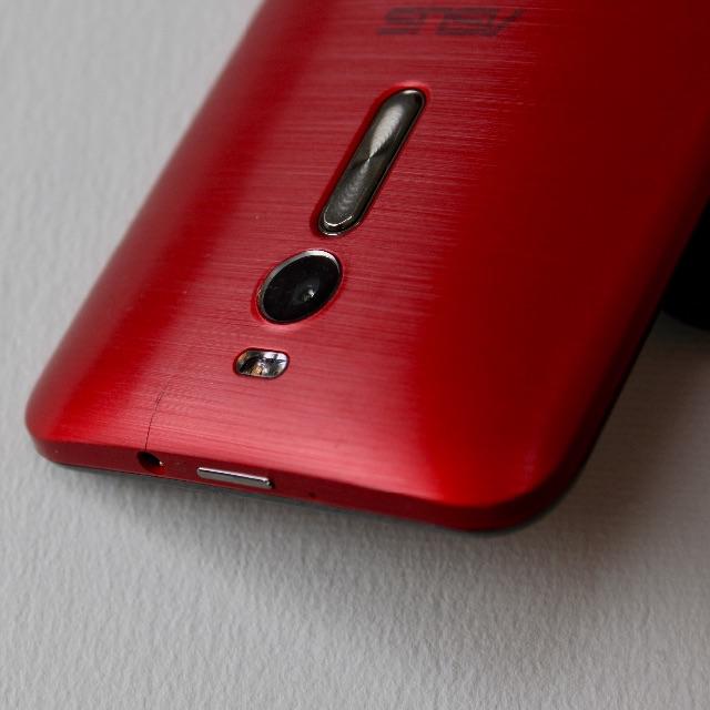 ASUS(エイスース)のZenfone2(ZE551ML)SIMフリー中古・値下げ スマホ/家電/カメラのスマートフォン/携帯電話(スマートフォン本体)の商品写真