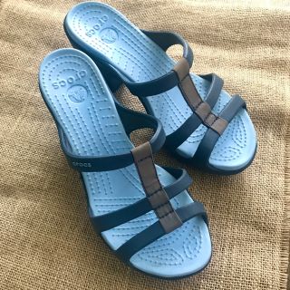 クロックス(crocs)のクロックス　サンダル　サイズ7  24㎝位(サンダル)