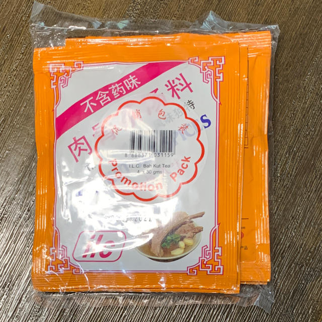 シンガポール　肉骨茶（バクテー） 4袋 akiyo様専用 食品/飲料/酒の食品(調味料)の商品写真