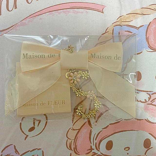 Maison de FLEUR(メゾンドフルール)のMaison de FLEUR イニシャルチャーム　S レディースのアクセサリー(チャーム)の商品写真