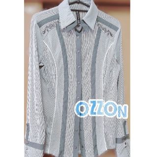 オッズオン(OZZON)の美品 オッズオン【OzzOn】 ストライプ柄 ブラウス(シャツ/ブラウス(長袖/七分))