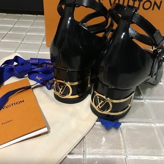 LOUIS VUITTON(ルイヴィトン)の2020年 新作完売☆未使用☆ルイヴィトン☆13万円☆パンプス レディースの靴/シューズ(ハイヒール/パンプス)の商品写真