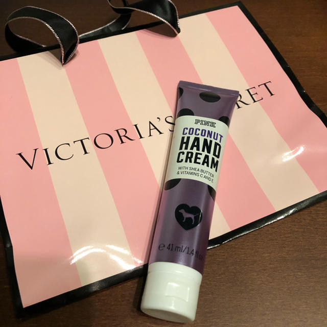 Victoria's Secret(ヴィクトリアズシークレット)のVictoria's secret★ヴィクトリアシークレット　ハンドクリーム コスメ/美容のボディケア(ハンドクリーム)の商品写真