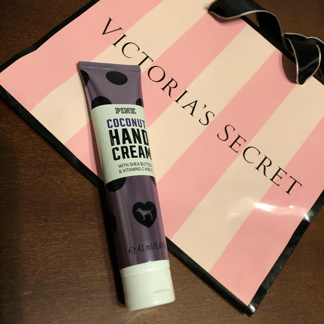 Victoria's Secret(ヴィクトリアズシークレット)のVictoria's secret★ヴィクトリアシークレット　ハンドクリーム コスメ/美容のボディケア(ハンドクリーム)の商品写真