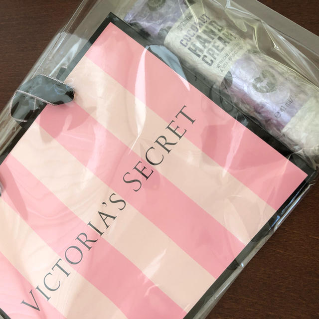 Victoria's Secret(ヴィクトリアズシークレット)のVictoria's secret★ヴィクトリアシークレット　ハンドクリーム コスメ/美容のボディケア(ハンドクリーム)の商品写真