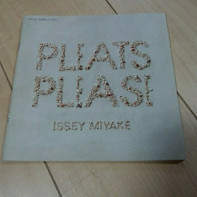 PLEATS PLEASE ISSEY MIYAKE(プリーツプリーズイッセイミヤケ)のプリーツプリーズ カタログ レディースのレディース その他(その他)の商品写真