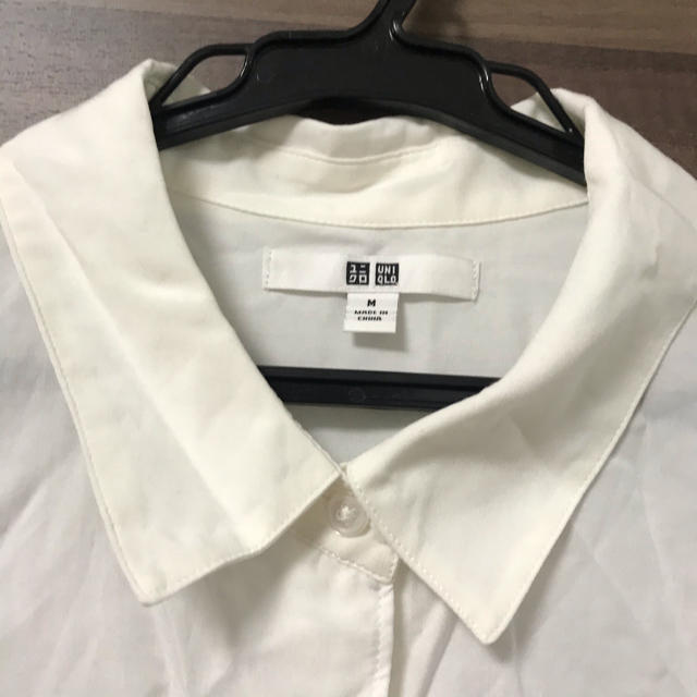 UNIQLO(ユニクロ)の白 シャツ テロテロ㊿ レディースのトップス(シャツ/ブラウス(半袖/袖なし))の商品写真