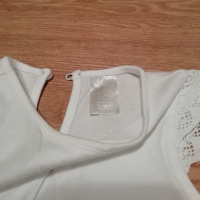 H&M(エイチアンドエム)のTシャツ　双子 キッズ/ベビー/マタニティのベビー服(~85cm)(Ｔシャツ)の商品写真